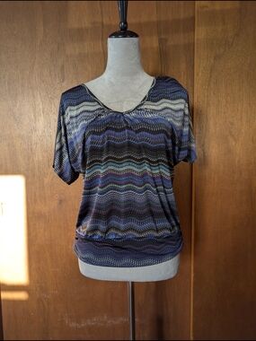 Wavy Stripe V-Neck Short Sleeve Top - Black & Blue